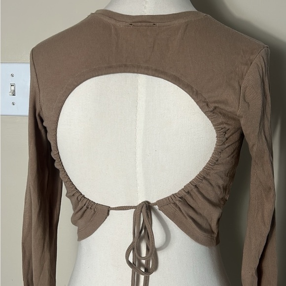 Dynamite backless shirt - Picture 2 of 3